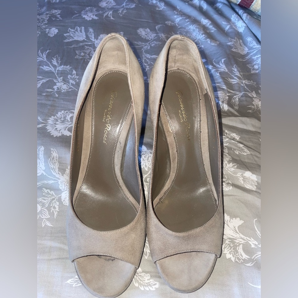 Gianvito Rossi Taupe Suede Peep-Toe Pumps 37/6.5-7 US